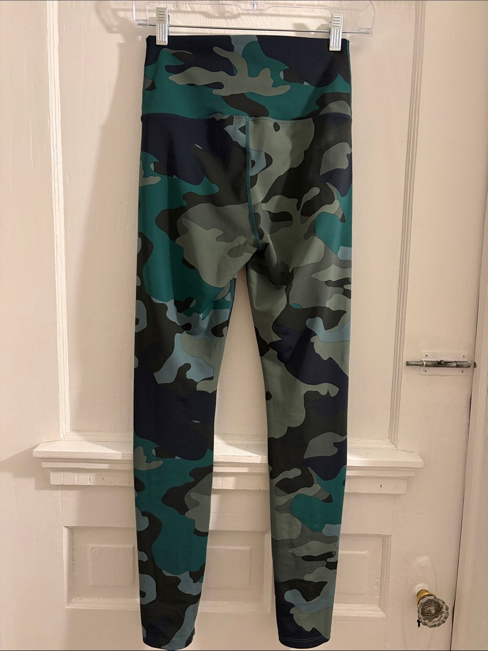 Carbon38 Camo Workout Set - Picture 7 of 7
